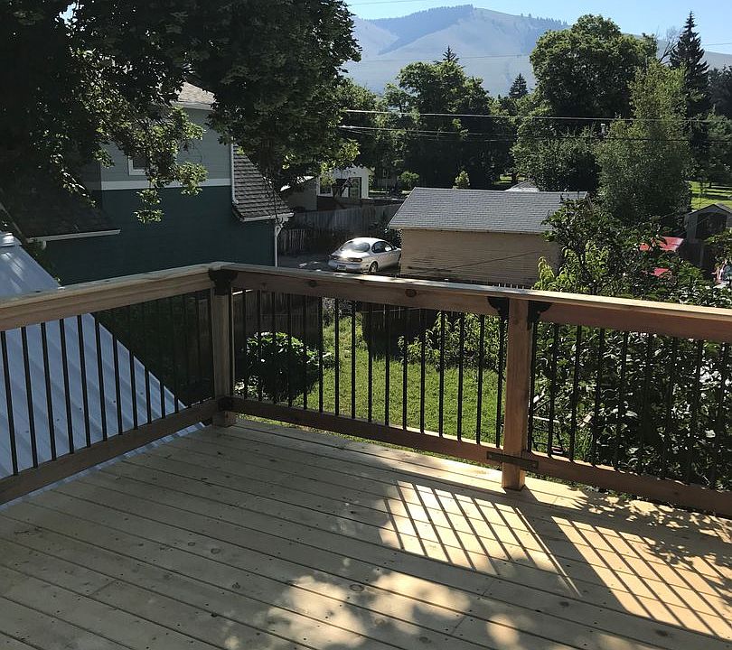 2nd image of 726 Woodford St