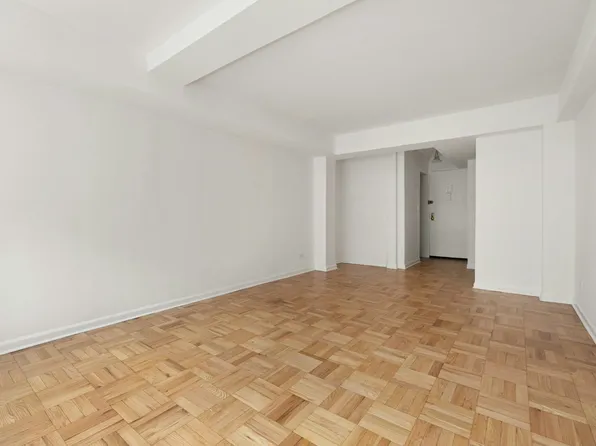 333 East 75th Street image 4 of 8