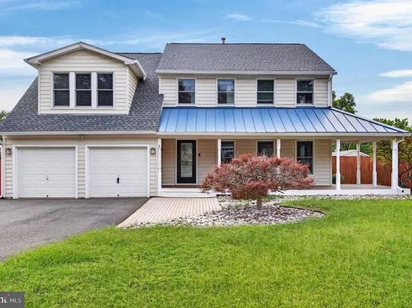 8238 Sunset Dr, Manassas, VA 20110