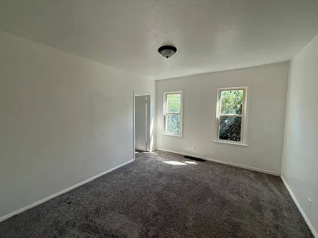 2 bed, 944 sqft, $1,300 — Photo 2