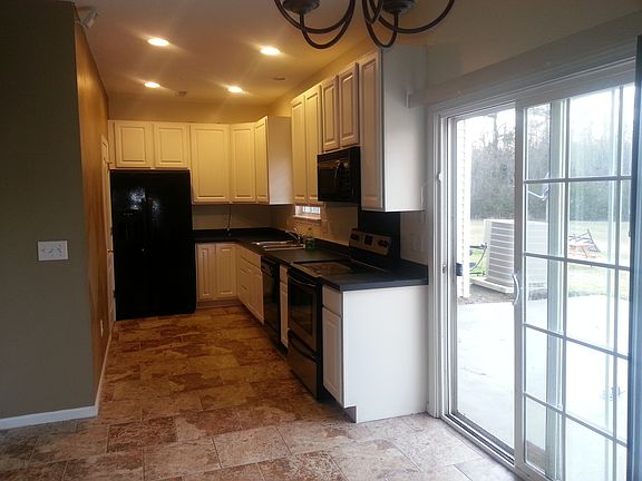 3rd image of 136 Black River Dr