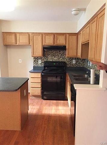2nd image of 114 Knollwood Dr