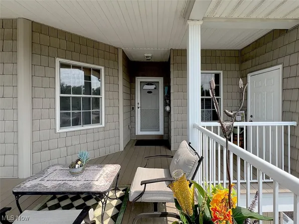 2860 Whispering Shores Dr, Vermilion, OH 44089