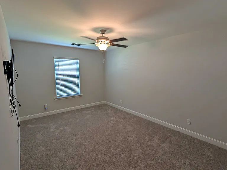 453 Governor Treutlen Cir — Photo 4