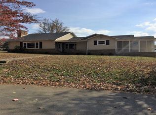 136 Woodland Dr, Johnson City, TN 37601