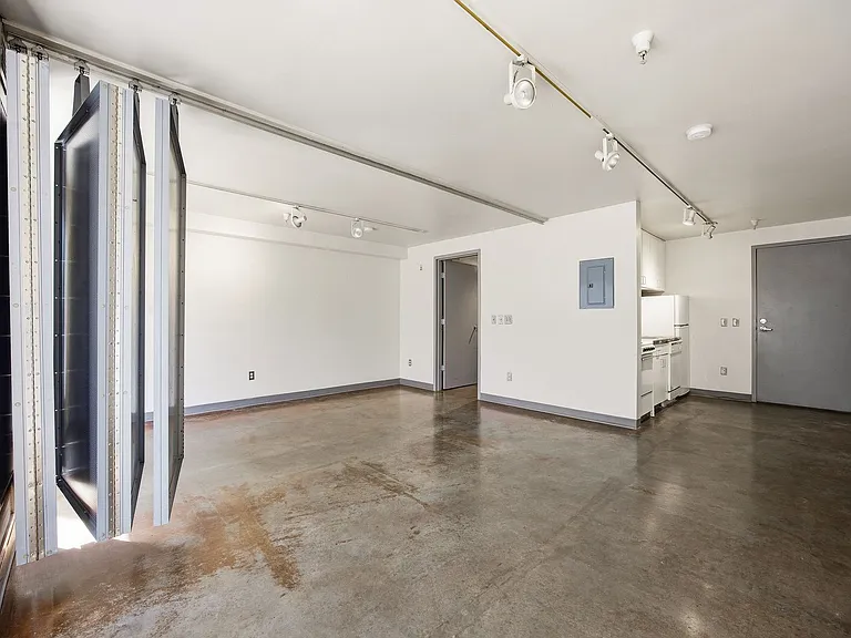 Whiteway Apartments — Photo 38