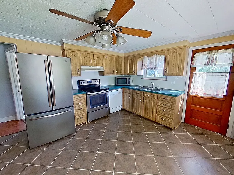 254 Ridge Ave — Photo 3