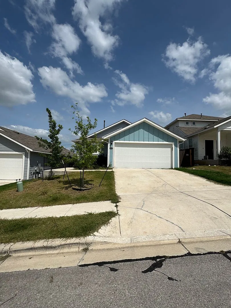 2 BR/2BA | Single Family Home | 1-Car Garage Parking | Fenced backyard In Austin! — Photo 1