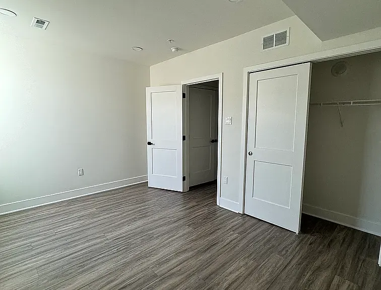2511 E Tioga St #F8 — Photo 23
