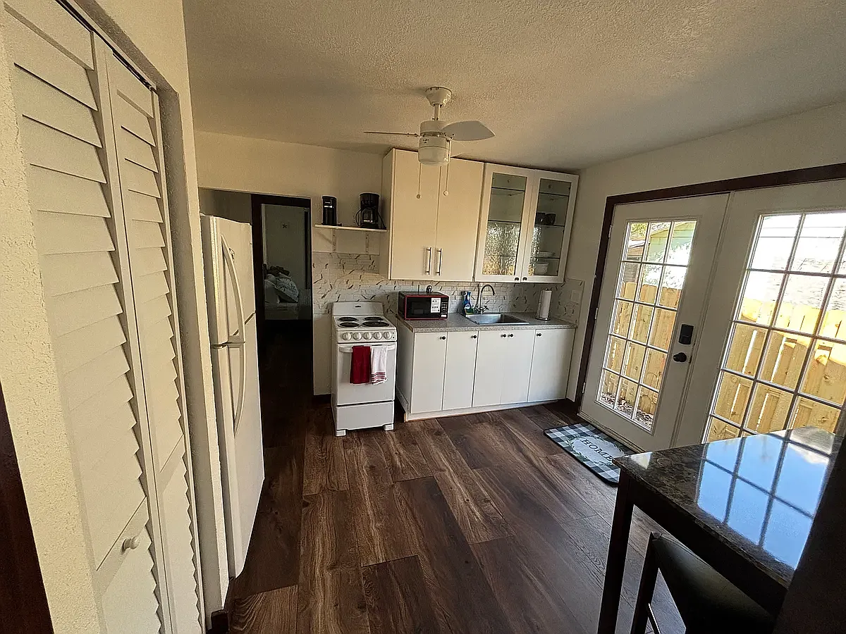 2107 Phillippi St — Photo 2