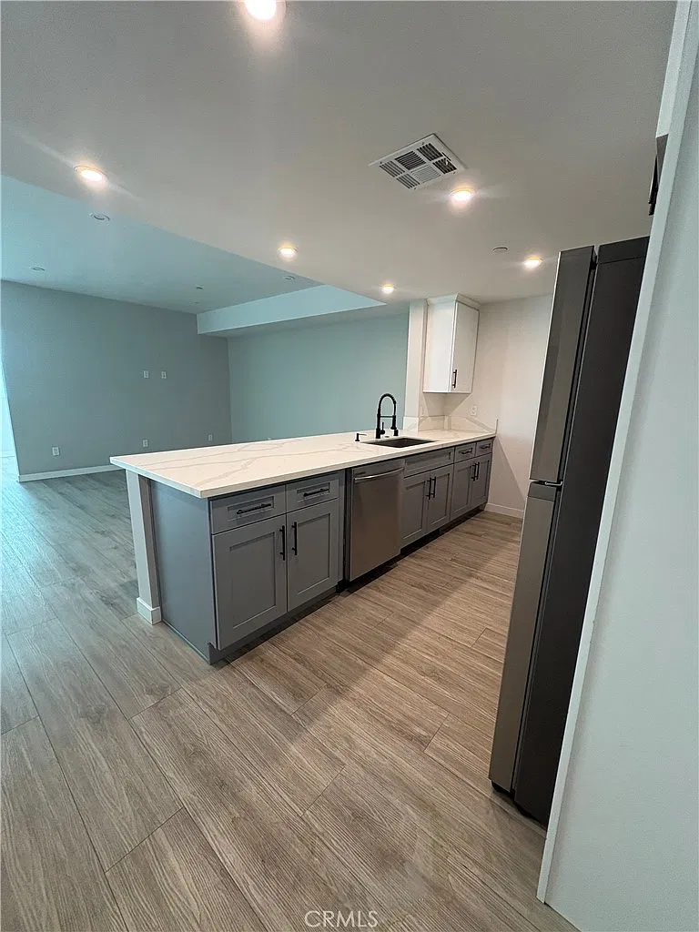 3 bed, 1680 sqft, $3,699 — Photo 3