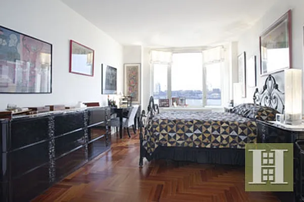 Rented by Halstead Real Estate | media 7