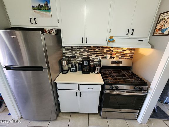 4th image of 240 W 3RD Avenue