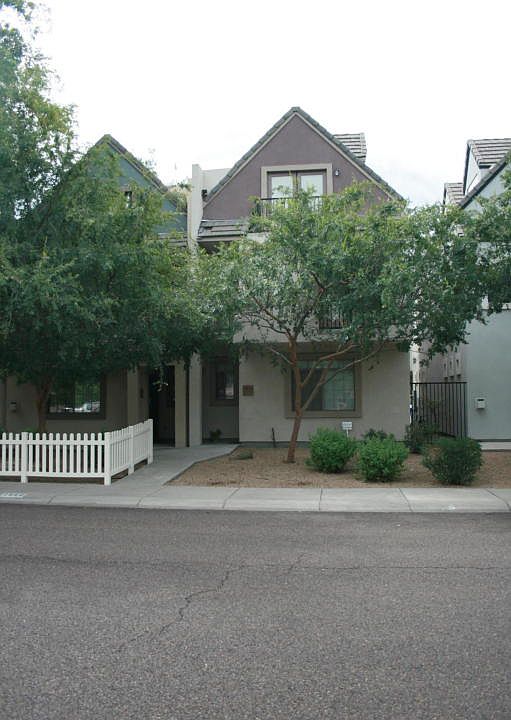 1st image of 2855 E Pinchot Ave