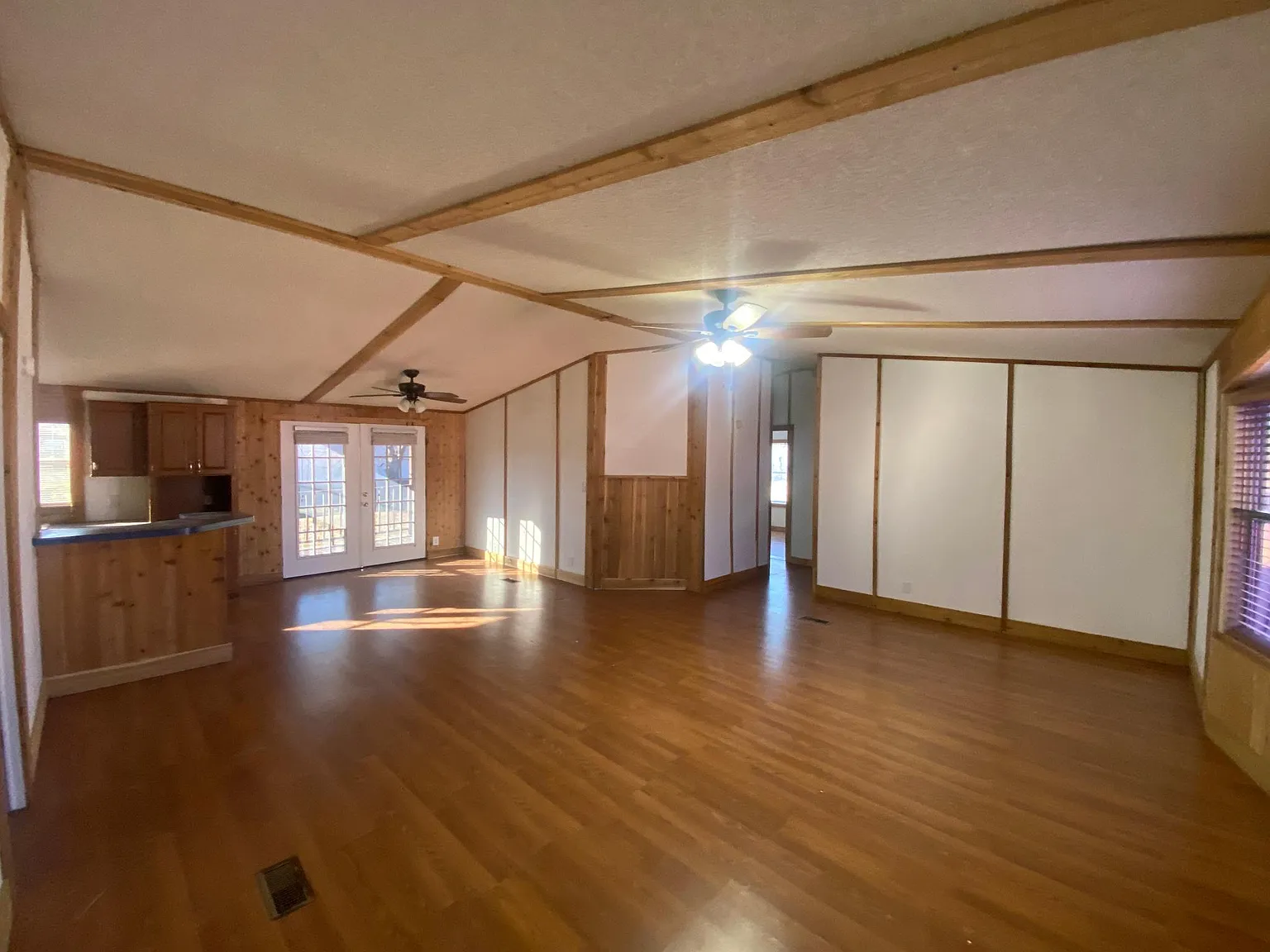 3 bed, 1100 sqft, $1,100 — Photo 4