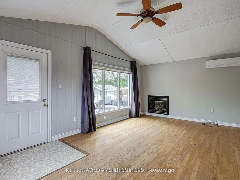 35 Thorncrest Cres — Photo 9