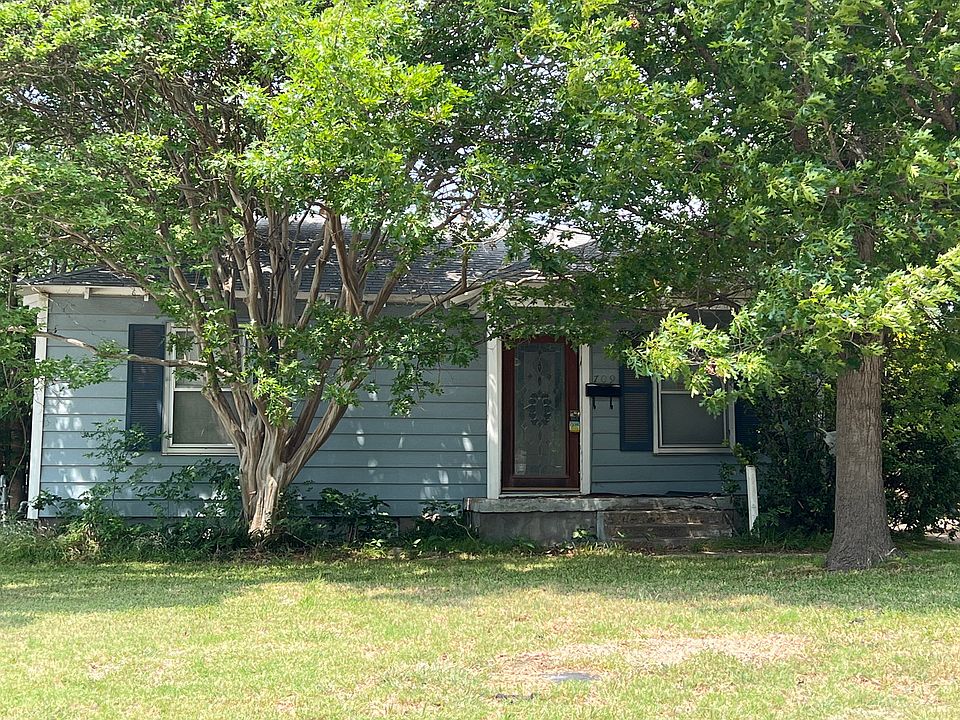 1st image of 709 SE 2nd St