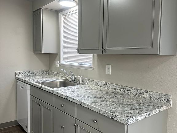 5th image of 108 SE Cleveland Ave #108