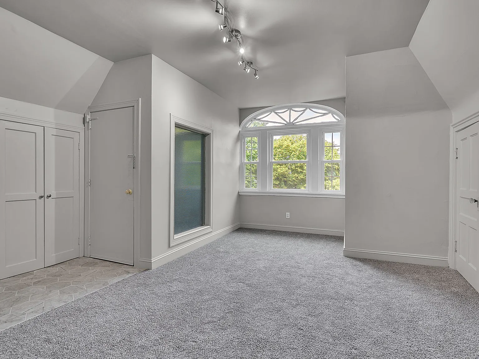 1 bed, $1,300 — Photo 3
