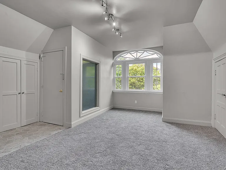 144 Saint James Pl — Photo 3