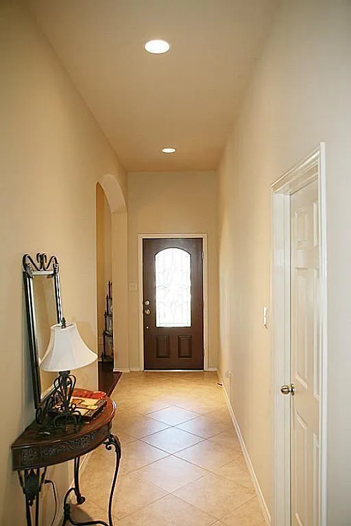 4 bed, 2.0 bath, 1970 sqft, $2,500 — Photo 2