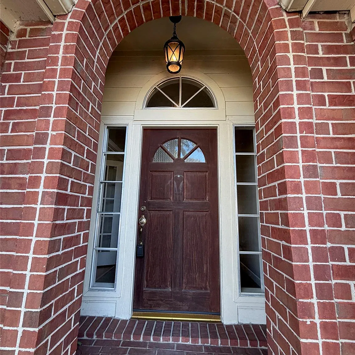3 bed, 2.0 bath, 2071 sqft, $2,099 — Photo 2