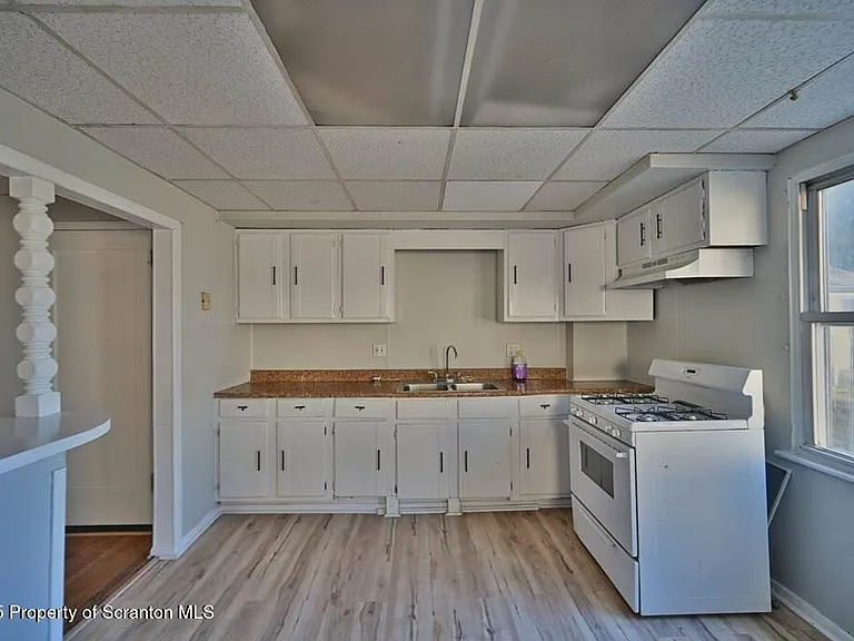 416 E Market St — Photo 19