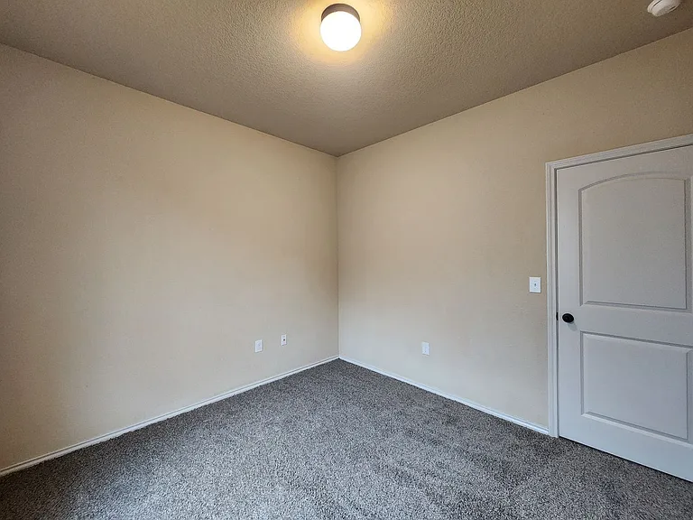 712 Creekside Cir — Photo 22