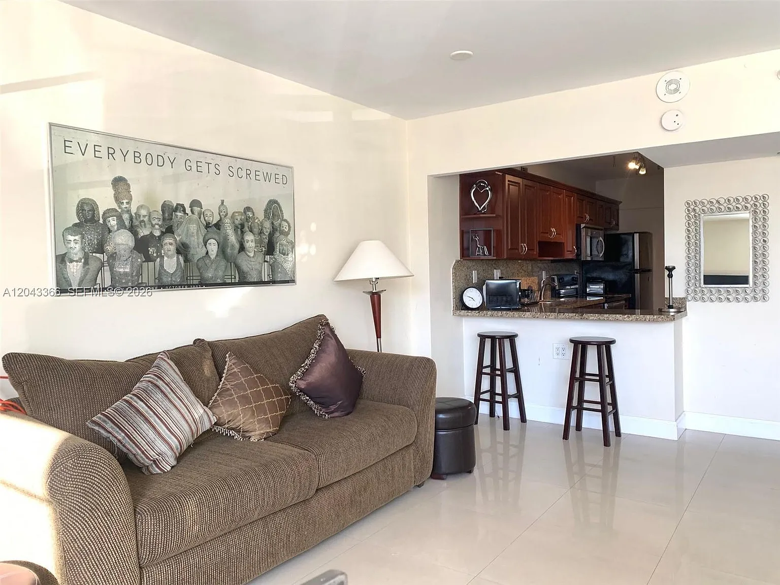 The Decoplage Condo — Photo 3