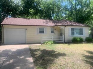 2420 SW Seabrook Ave, Topeka, KS 66614