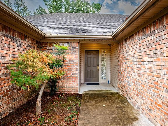 4th image of 210 Chantilly Cir