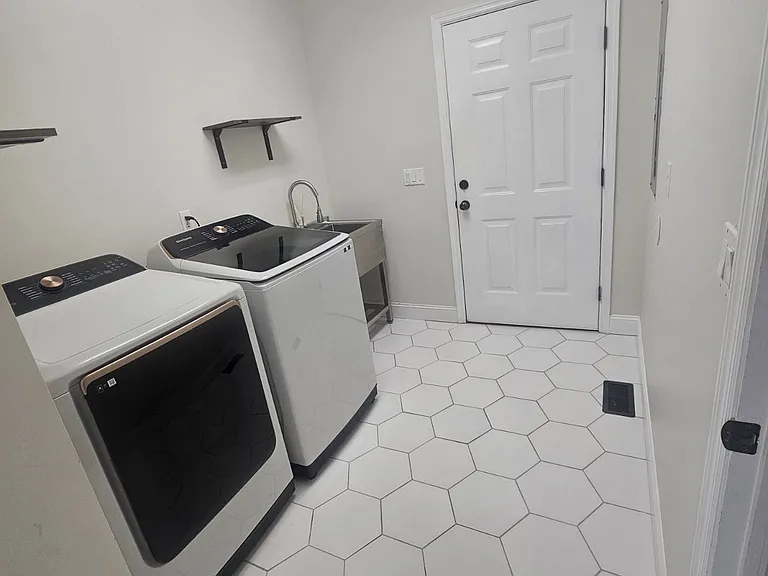 200 Blair Rd — Photo 16