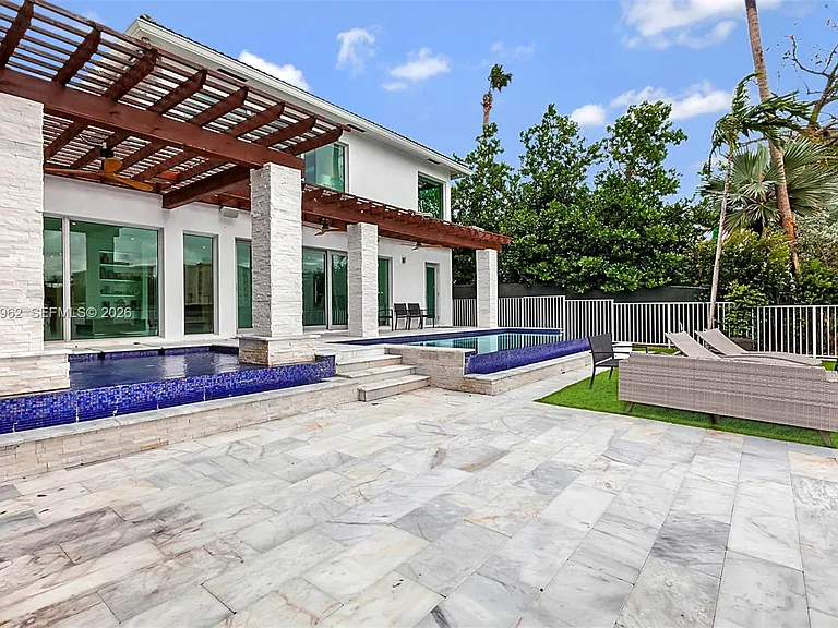 9380 Bay Dr — Photo 6