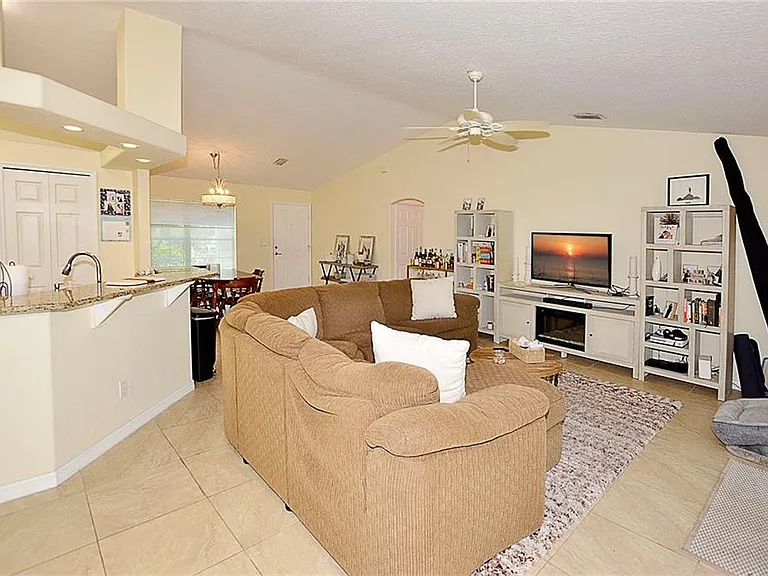 155 36th Ct SW — Photo 20