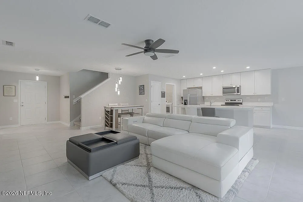 4 bed, 3.0 bath, 2184 sqft, $2,250 — Photo 2