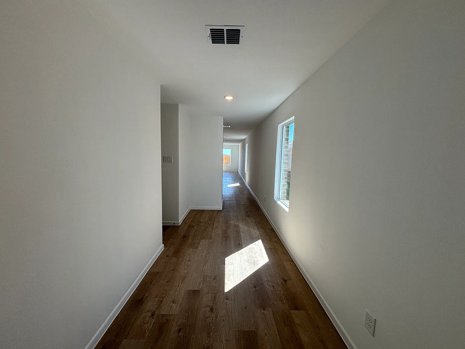 4 bed, 1656 sqft, $2,500 — Photo 4