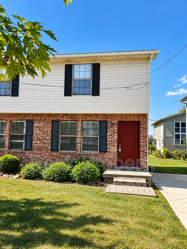 2 bed, 1.5 bath, 976 sqft, $1,775 — Photo 1