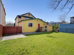 1734 10th St APT 1, Oakland, CA 94607