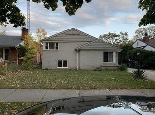 7261 N East Prairie Rd, Lincolnwood, IL 60712