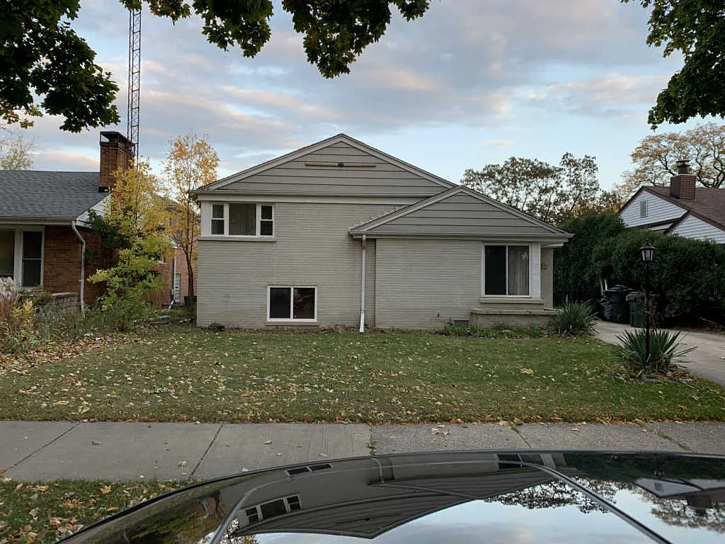 7261 N East Prairie Rd photo 1