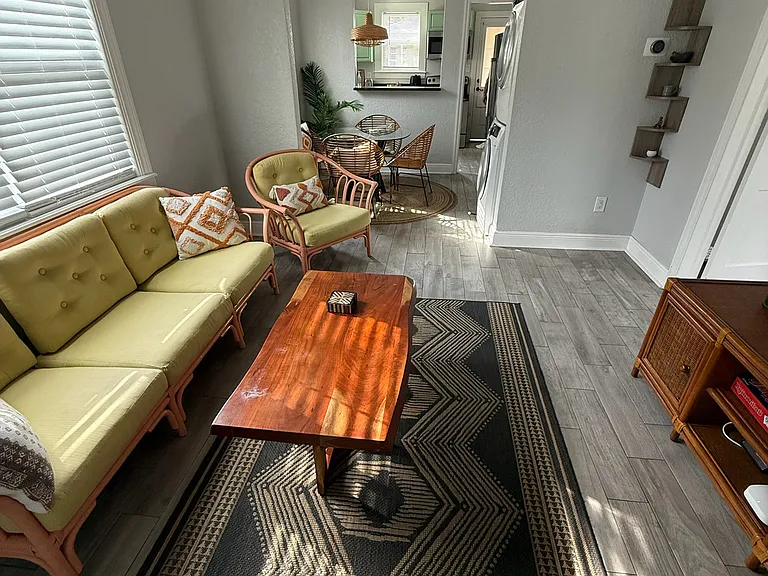 1001 W Indiana Ave — Photo 2