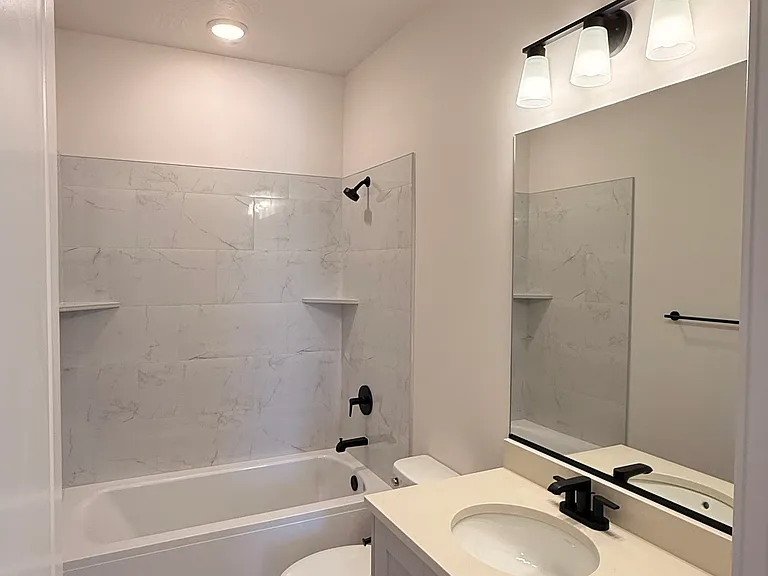 Upstairs bathroom 2