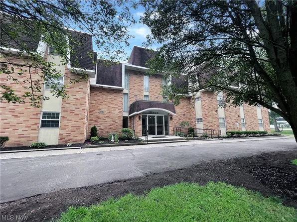 924 Memorial Pkwy APT 309, Akron, OH 44303