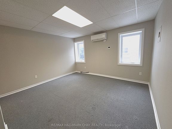 2nd image of 58 Queen St W #8