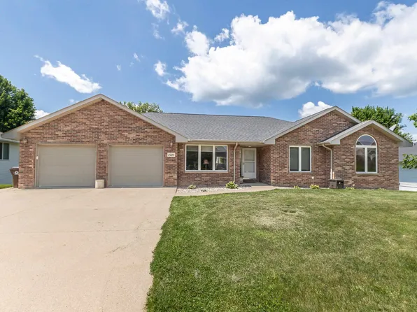 2429 Whitetail Dr, Dubuque, IA 52002