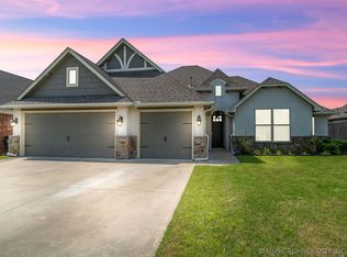 7504 E 82nd Pl N, Owasso, OK 74055
