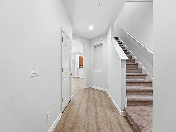 4th image of 1346 Grantham Dr