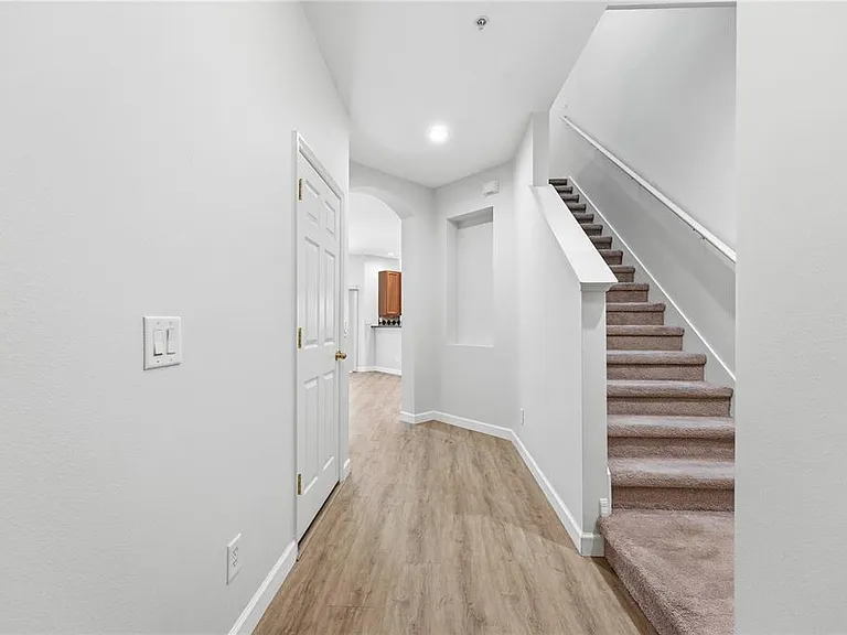 1346 Grantham Dr — Photo 4
