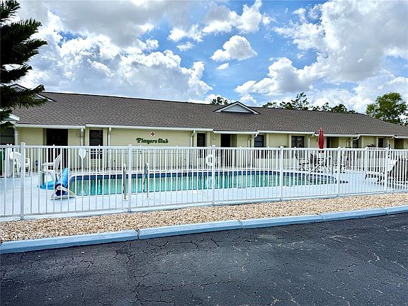 4th image of 26267 Northern Cross Rd Unit 1A