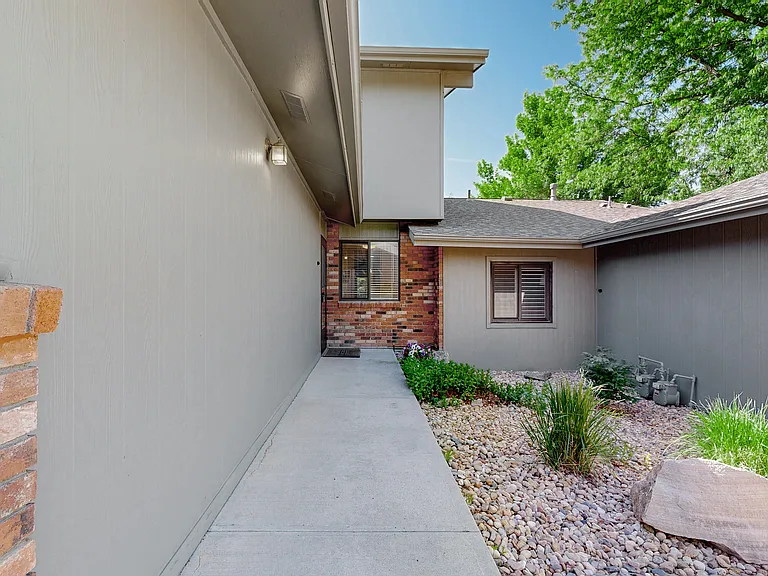 1404 Adriel Dr — Photo 30